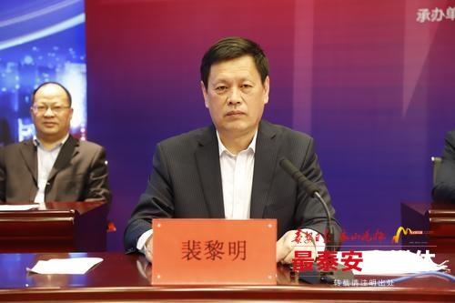 市商务局负责人现场接听12345热线